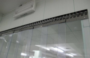Cold storage curtains