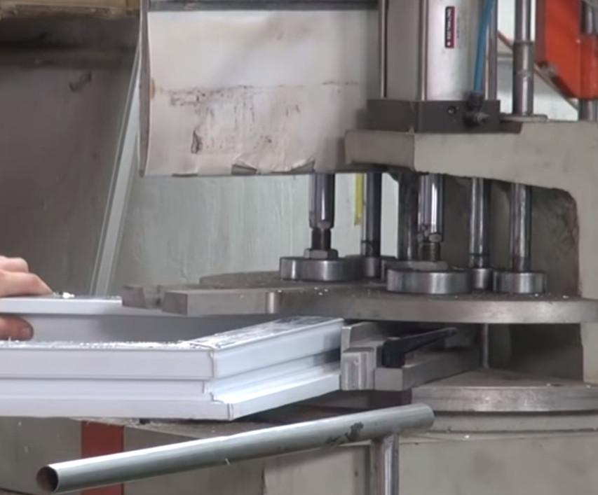 Процесс сварки ПВХ профилей